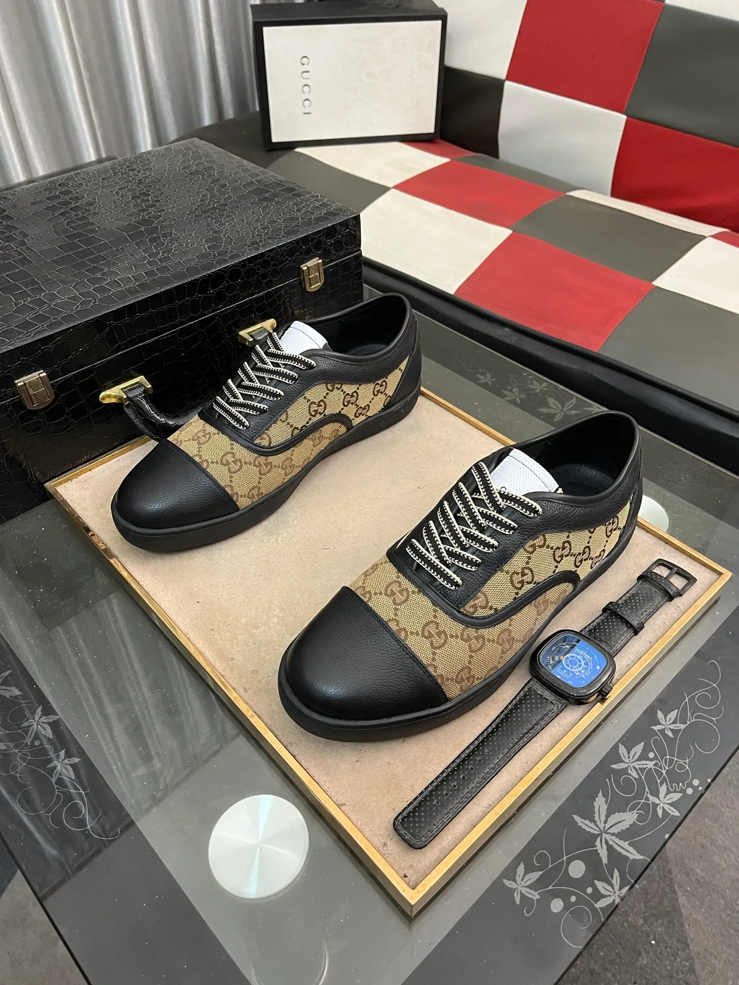 Men's shoes💰400⌚️⌚️[GUCCI] Gucci men's casual shoes are absolutely popular🔥The ultimate matching item for trendy men! The charm of super texture is unstoppable. This is the main recommendation. The upper is made of high-quality cowhide, with pig lining feet and wear-resistant rubber sole. It is noble and elegant! Extremely comfortable🎁🎁You can be as handsome as you want💪 Available in sizes 38-44 and 4️⃣colors available